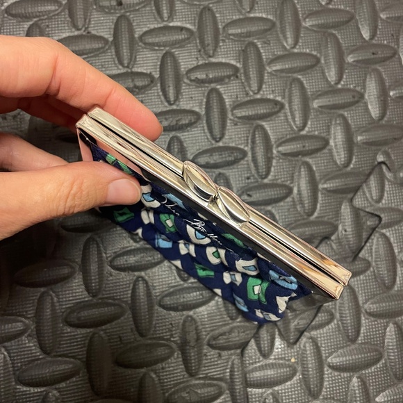 ✨ Vera Bradley Mini Kiss-Lock Coin Purse – Blue/Green Geometric Pattern – Quilte - Picture 2 of 3